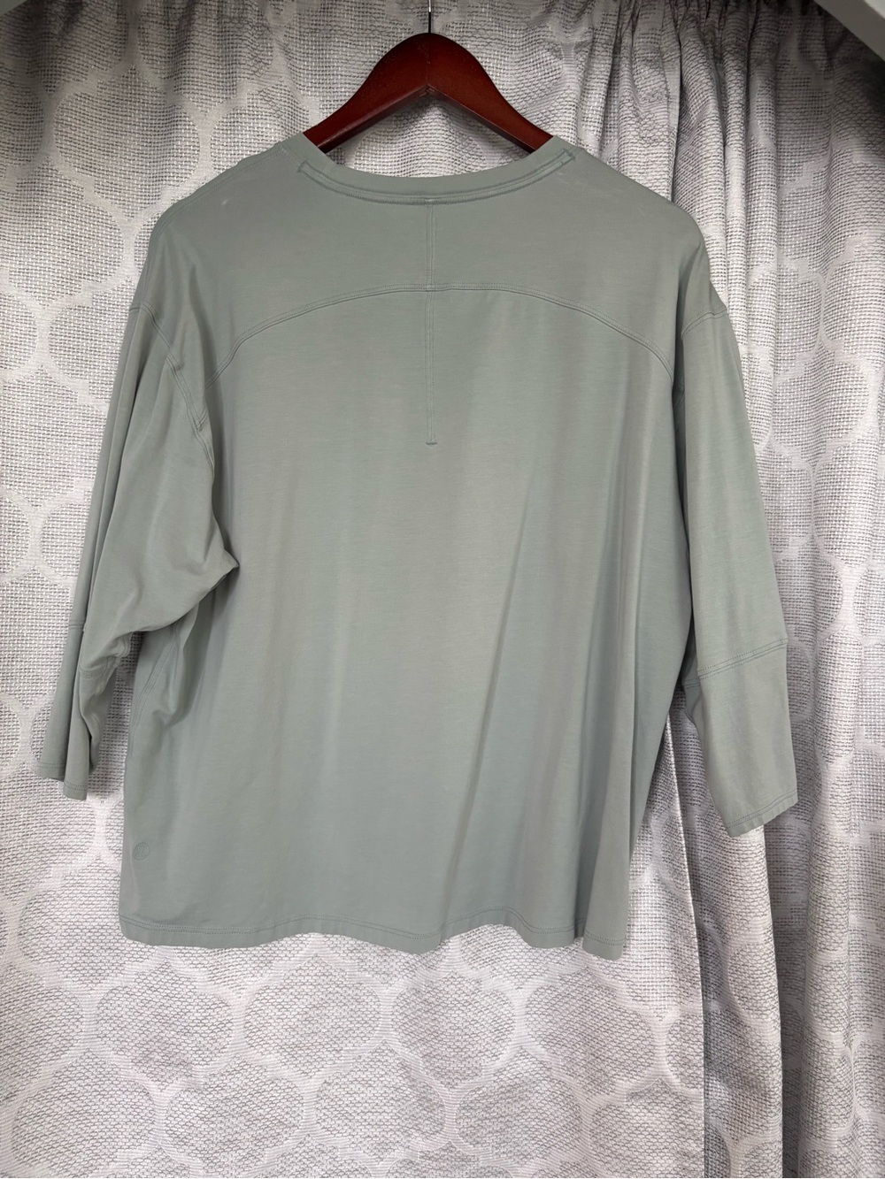 Lululemon LA 3/4 sleeve silver blue Crewneck Shirt in-silver blue size 10